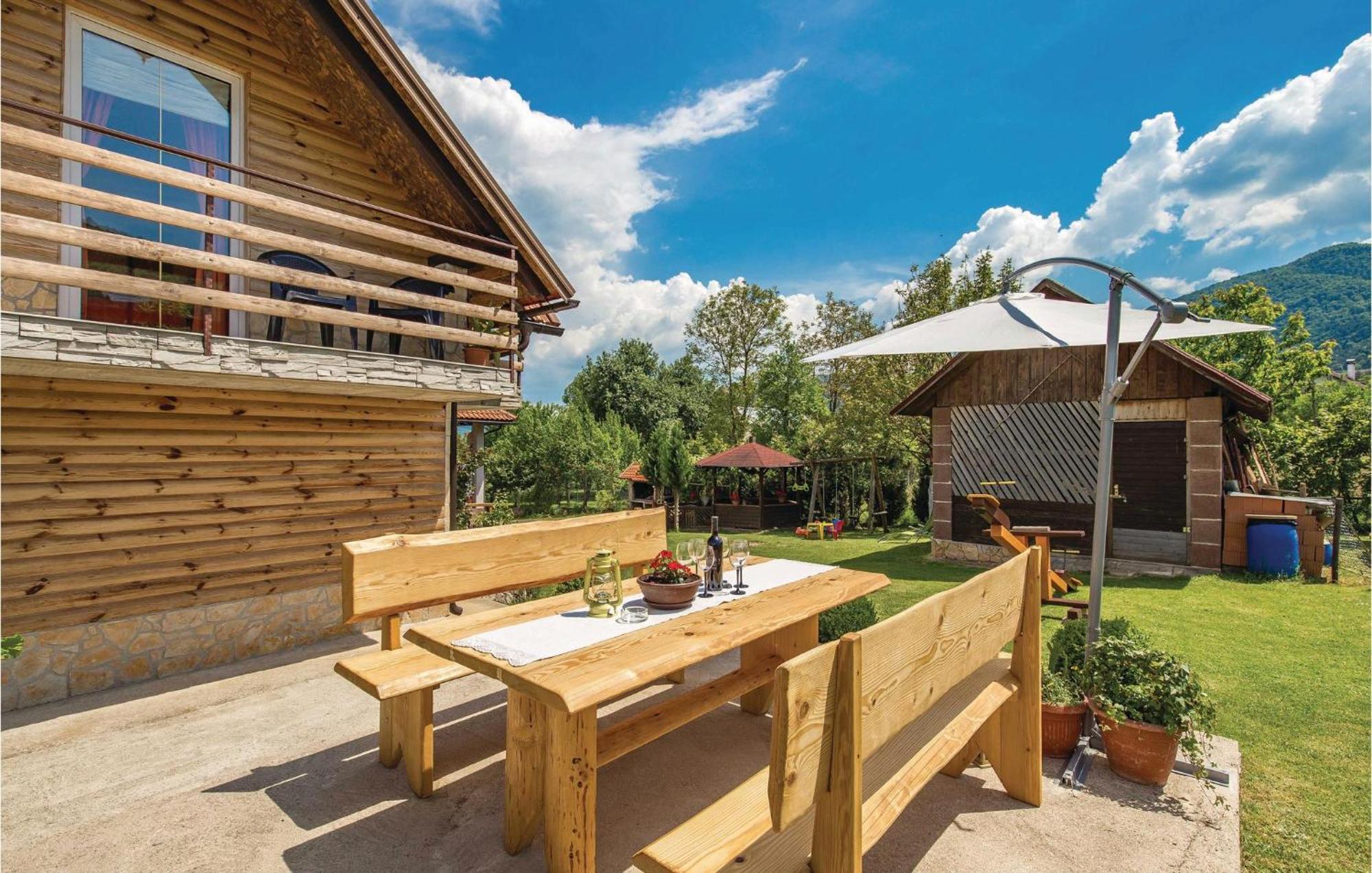 2 Bedroom Cozy Home In Licko Lesce Exterior foto